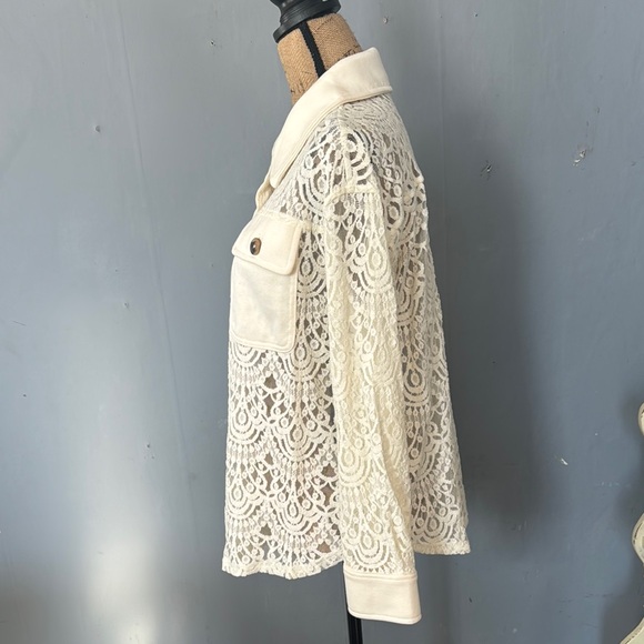 Chic Lace Button-Up Shirt - Picture 4 of 7